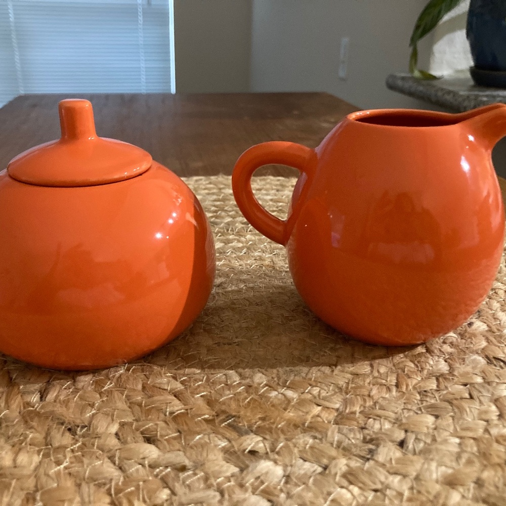 Sugar and creamer